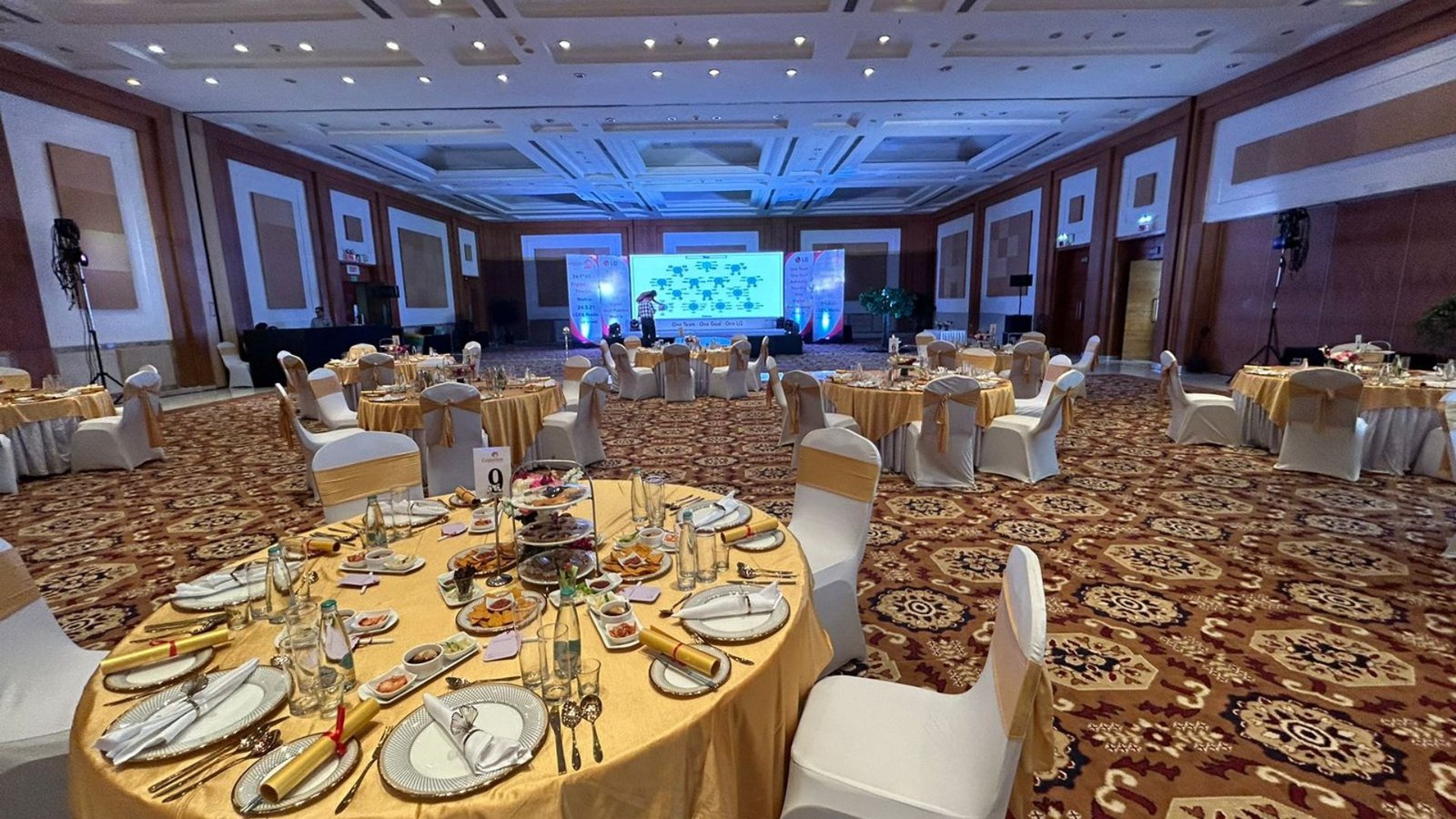Read more about the article From Boardrooms to Banquets: How ExpoInn Redefines Corporate Events