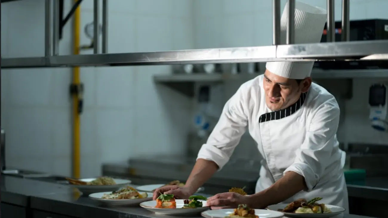 Read more about the article Flavours of India and Beyond: Dining Experiences at ExpoInn Suites